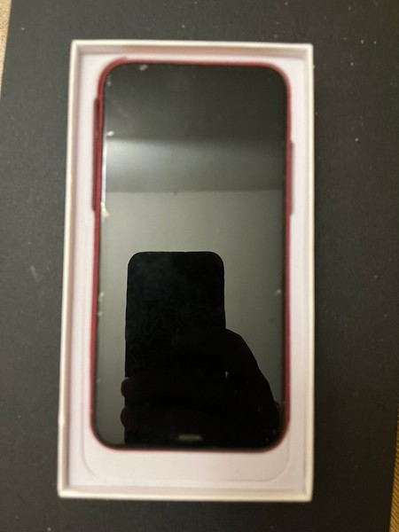 iPhone 11 Rojo 64GB Impecable + iOS 18.1.1