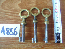 LOT A836 DE 3 CLÉ CLÉS CLEFS CLEF ANCIENNES PERCEES DE PORTE DE MEUBLE