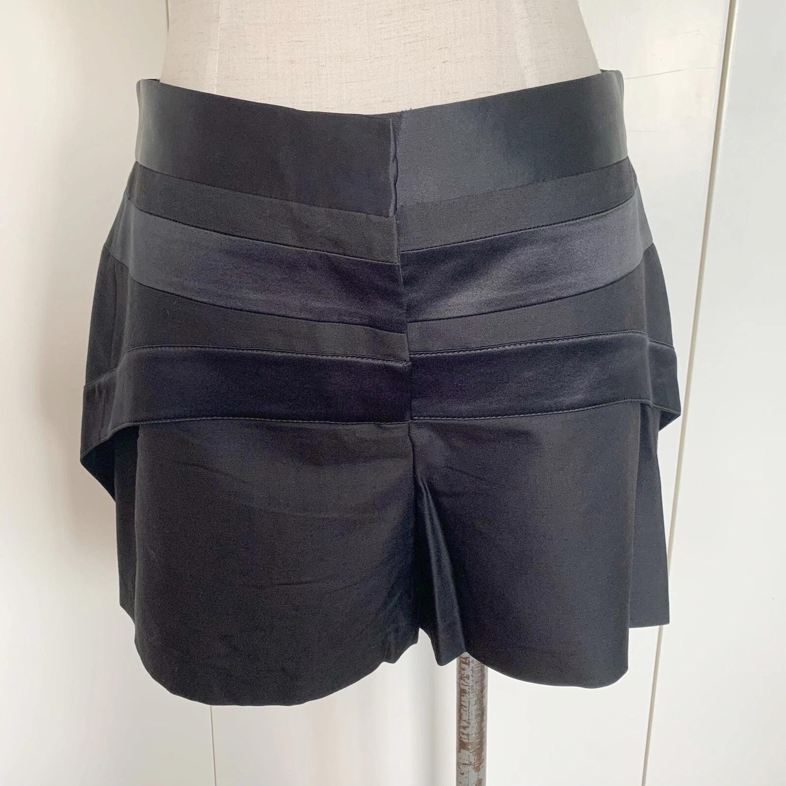 Givenchy — Givenchy Bermuda Vent Shorts In Black Sz FR36