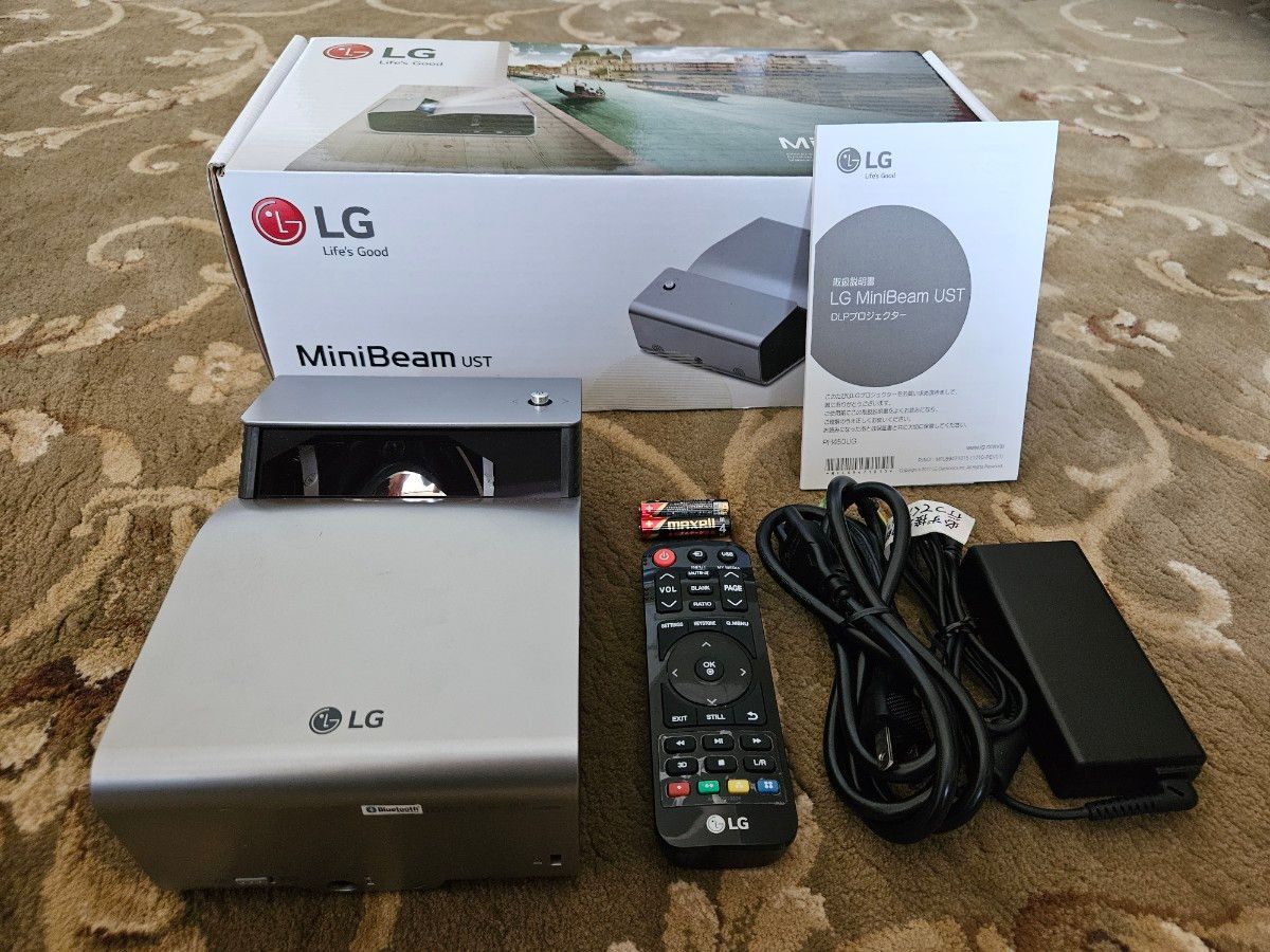 Tested LG PH450UG LED MiniBeam UST DLP Projector Box Manual Remote 