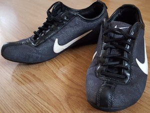 nike walking trainers
