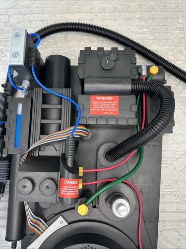 Ghostbusters Deluxe Prop Replica Proton Pack Light & Sound Spirit Halloween - Picture 3 of 11