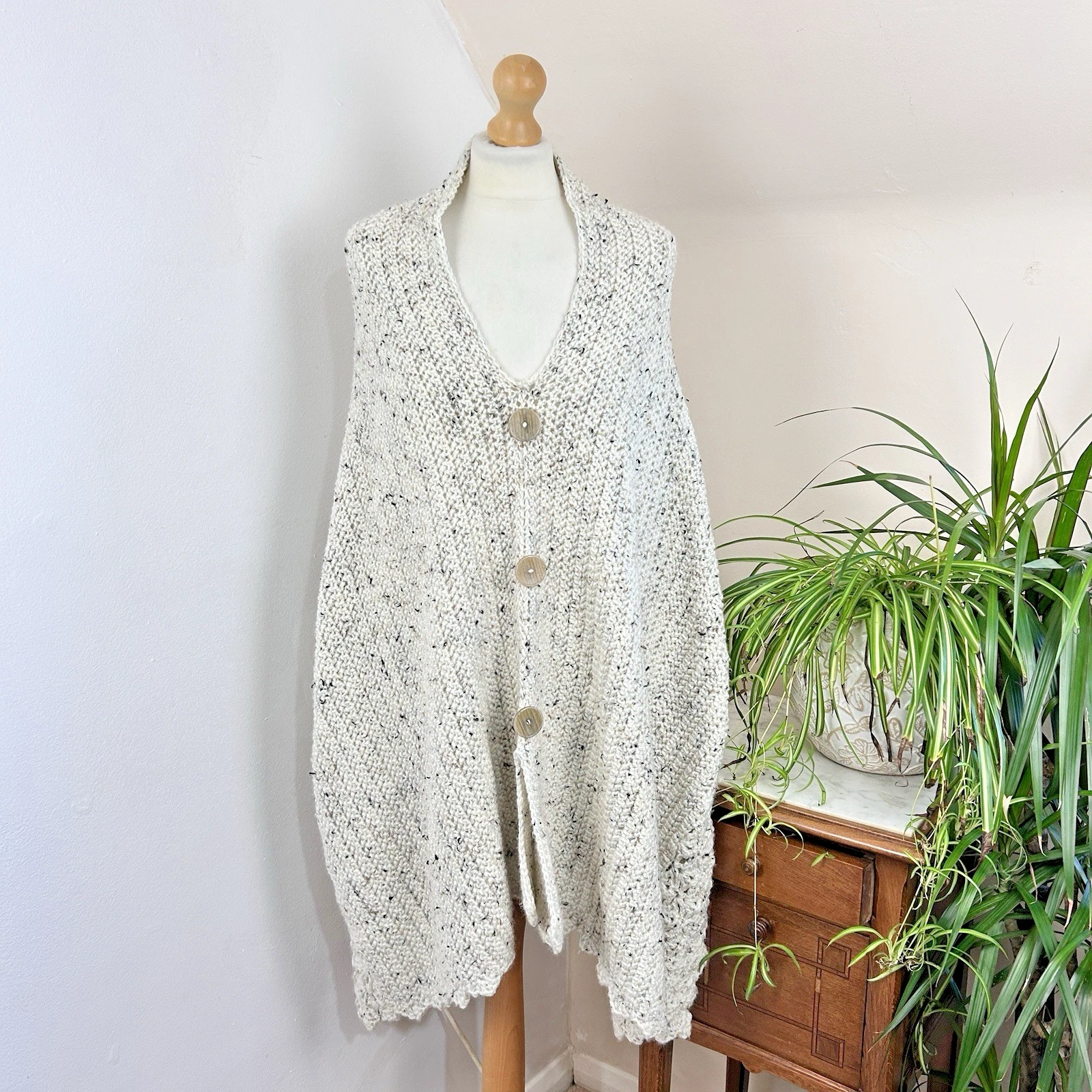 Hand Knitted Poncho Capelet Natural Beige Chunky Cozy Knit One Size Cottagecore
Opens in a new windo