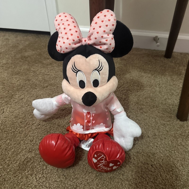 Disney’s Minnie Mouse Plush Valentine 2020