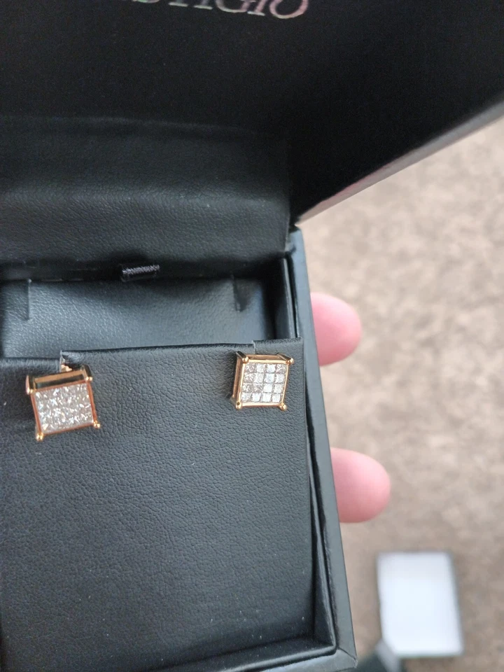 Pendientes de diamantes talla princesa de 1 quilate de oro amarillo de 10 quilates racimo Foto 3 de 4