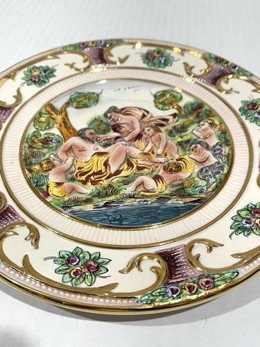 VTG Capodimonte Hand Painted 3D Porcelain Wall Handing Plate Marked Italy 9 1/4” - Bild 9 von 15
