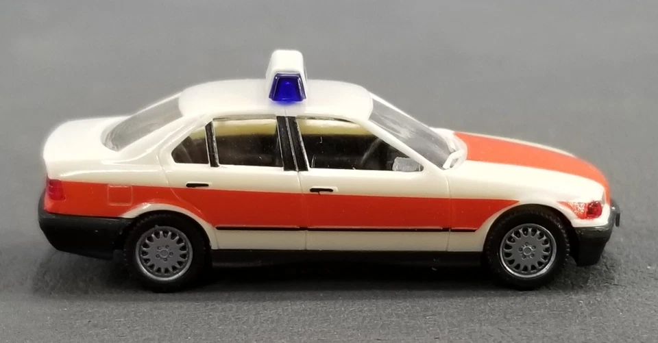 DE COLECCIÓN HERPA HO 1:87 0041584 BMW 325i con CAJA HECHA EN ALEMANIA Foto 3 de 4