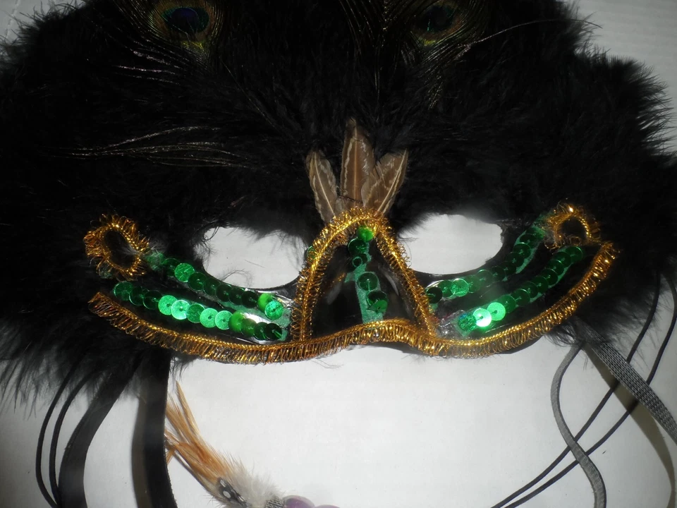 Feathered Green & Black Mask - MARDI GRAS MASQUERADE PARTY EYE MASK - Image 2 of 3