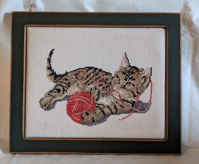 VTG Grandmacore/Cottagecore kitten and yarn crosstitch art 9.t5x11 