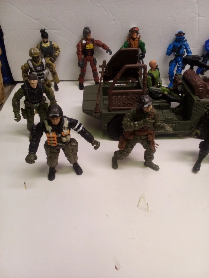 Figuras de acción militares Chap Mei Lanard y lote mixto de 15 Posables Jeep de 3,75" Foto 2 de 4