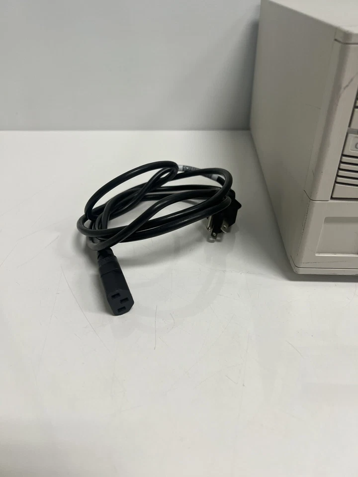 Quantum SDLT 600 External Tape Drive TR-S34BX-YF LVD SDLT600 - Image 2 of 4