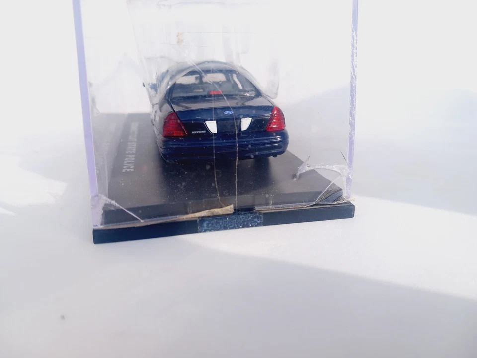 1/43 FIRST RESPONSE Ford Crown Victoria police Interceptor blank undecorated - Image 4 of 4