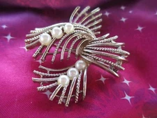 VINTAGE HIGH POLISHED SILVER TONE RETICULATED FAUX PEARL PIN MADE USA