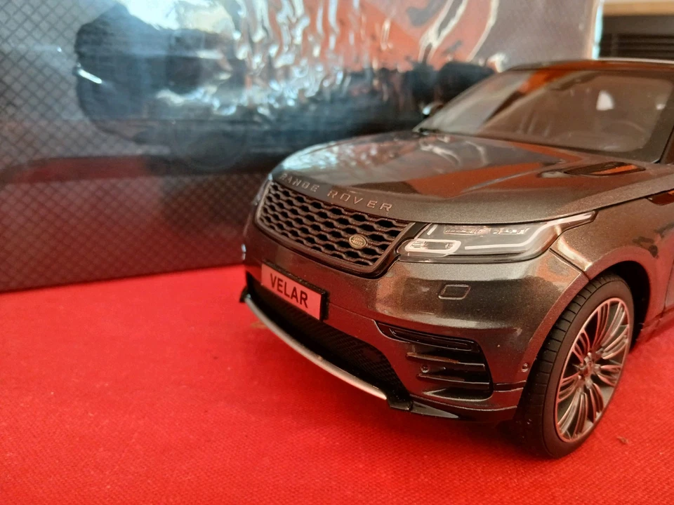 Land Rover Range Rover,Velar LCD 1/18 - Immagine 3 di 4