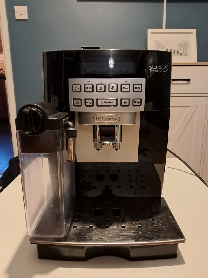 DeLonghi Magnifica S ECAM 22.360B, photo 1 of 5