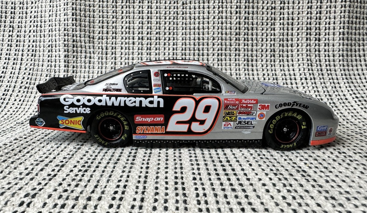 Kevin Harvick #29 GM Goodwrench Service 2002 Monte Carlo 1:24
