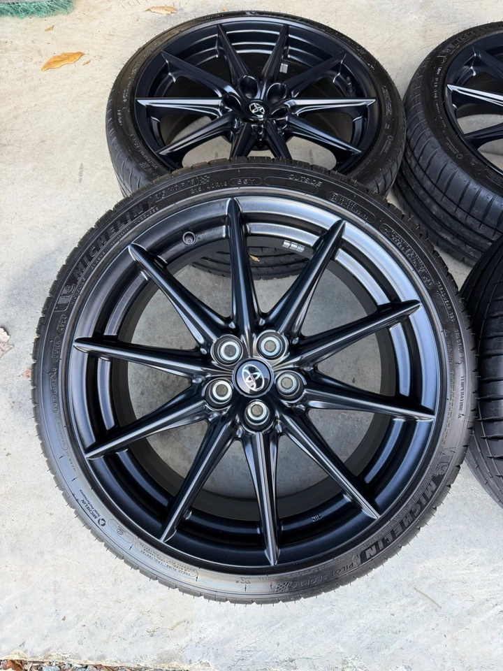 Toyota GR86 2025 Subaru BRZ 18" OEM llantas neumáticos 28111CC050 2024 2023 2022 Foto 3 de 4