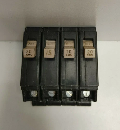 LOT OF 4 GUARANTEED! CUTLER-HAMMER 20A 120/240V 1-POLE CIRCUIT BREAKERS CH120