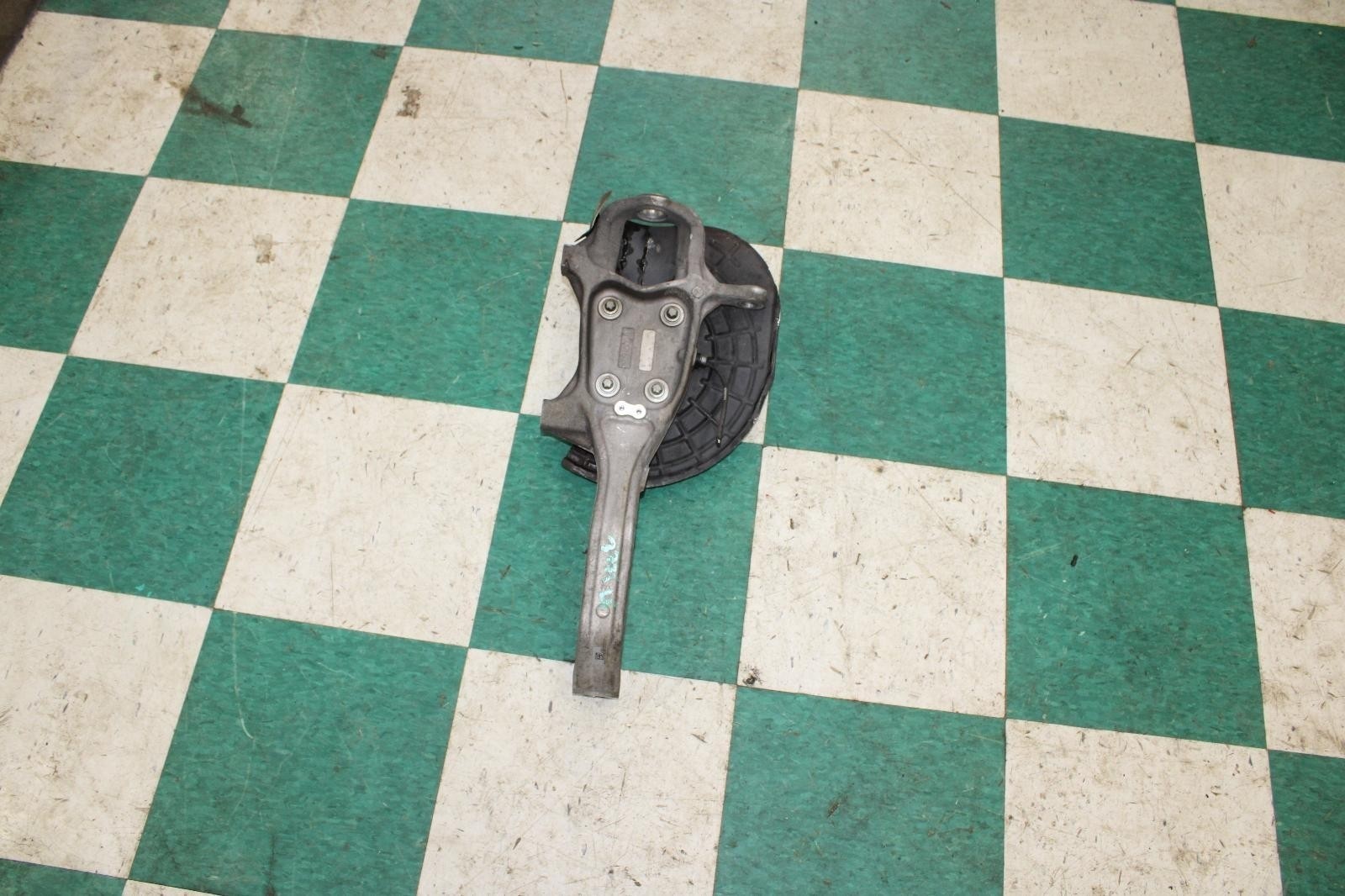 Maserati Ghibli 2014-2017 Front Left Steering knuckle