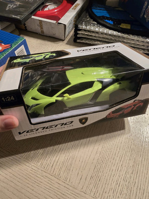  Lamborghini Veneno Lime Green  1:24 Scale Braha New Friction Car Rare 