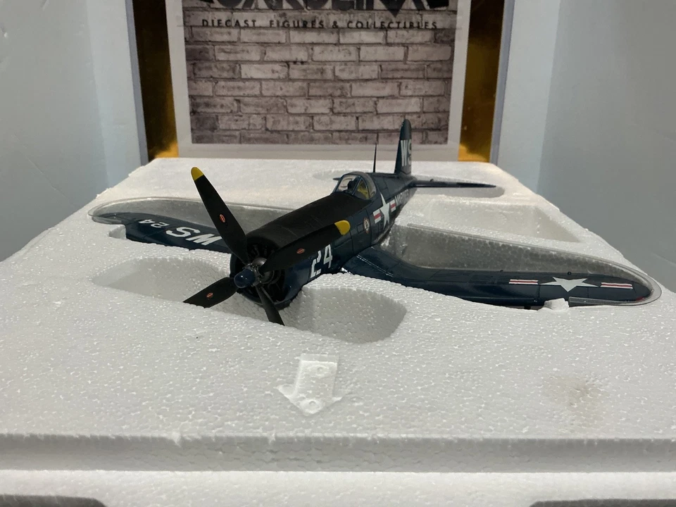 1/48 Franklin Mint COLLECTION ARMOUR F4U CORSAIR US MARINES II ACES PAINT DAMAGE - Image 3 of 4