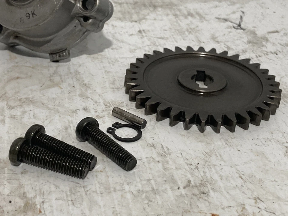 1997 Suzuki Marauder 800 Oil Pump (OEM) - Imagem 3 de 4