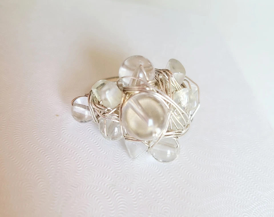 Anillo nido de alambre de ley y cristal hecho a mano Foto 2 de 4