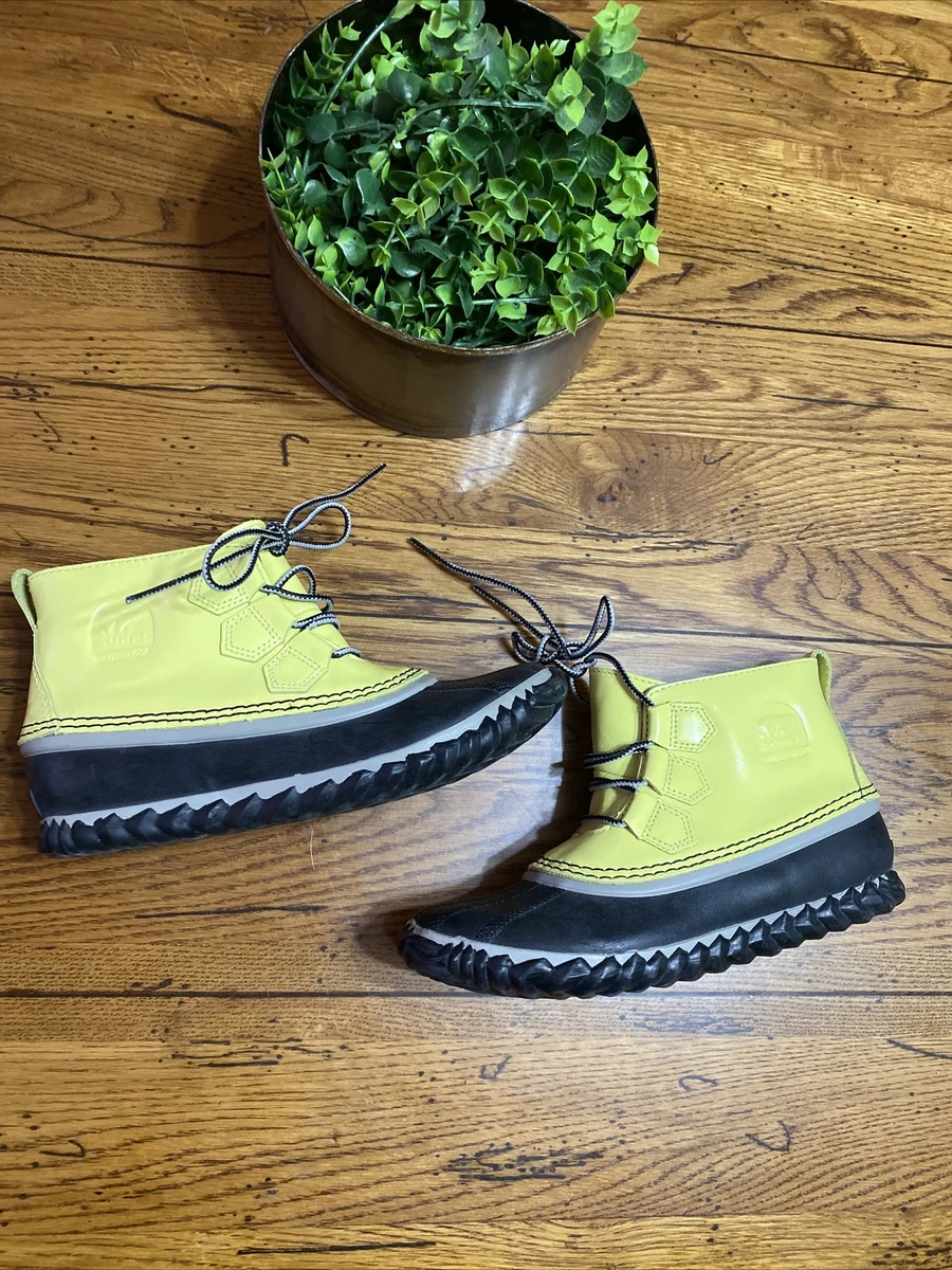 Sorel out n about rain ankle boots zest dove patent leather green yellow size 6