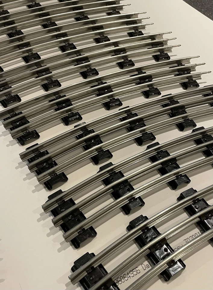 Lionel O Gauge 3-Rail Curves - 16 Pieces Making 54 Inch Dia. Circle - near mint - Image 4 of 4