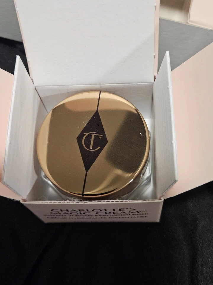 Charlotte Tilbury 魔术霜 15 毫升 / 0.5 盎司即时周转保湿霜 (全新带盒) — 第 4/4 张图片