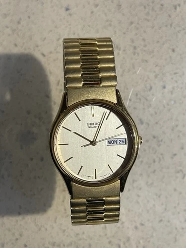Vintage Seiko Quartz 7N43-8A89 Men’s Gold Tone Date Day Watch Needs Battery