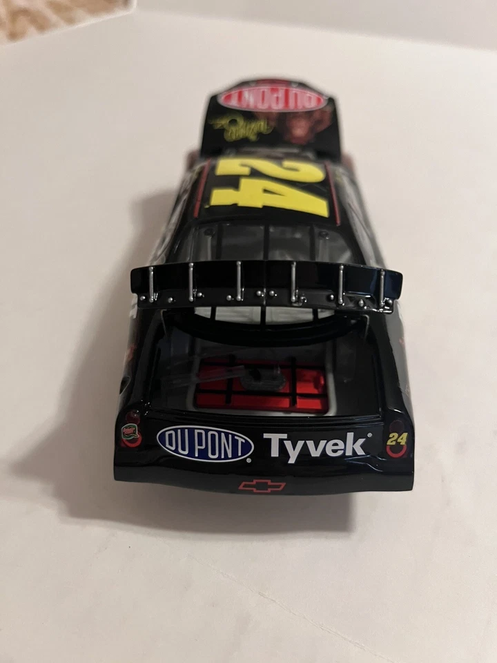 Jeff Gordon #24 2004 DuPont The Wizard of Oz 1:24 NASCAR Action - Image 3 of 4