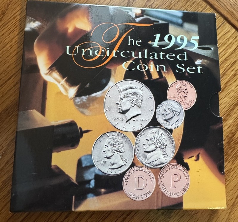 New 1995 U.S. Mint Uncirculated Coin Set (P & D) - Philadelphia & Denver