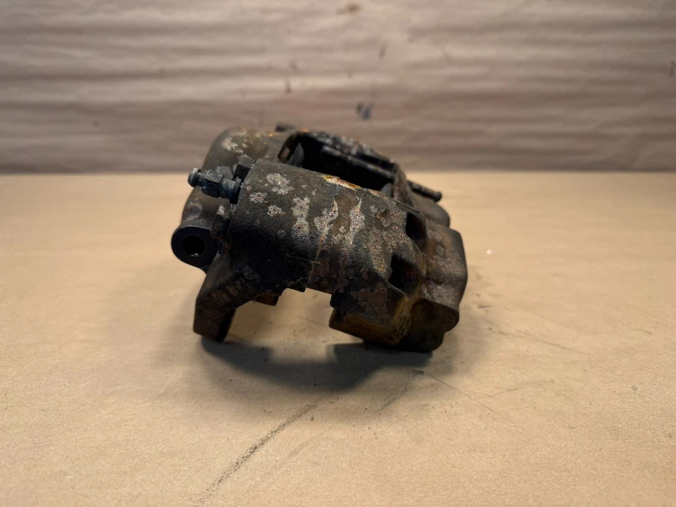 Pinza de freno delantera izquierda original Jaguar XKE S2 S3 1968-74 XJ6 S1 1968-73 OEM Foto 2 de 4