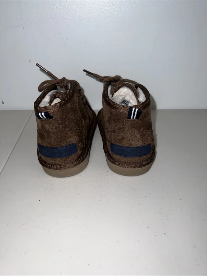 Botas Nautica para niños pequeños talla 7 marrón oscuro cálidas invierno con cordones parte superior alta al aire libre Foto 4 de 4