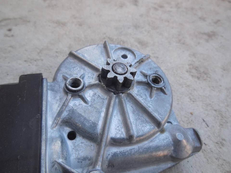  Motor de ventana Porsche 911 ('70-'86) (izquierda, lado del conductor) BOSCH 0 130 820 029 #3 Foto 3 de 4