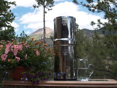 Crown Berkey  w 2 Black Berkey Filters - lightly used