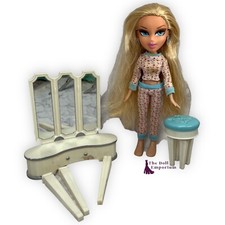 Bratz Doll - Bratz World House - Cloe And Furniture, Needs TLC