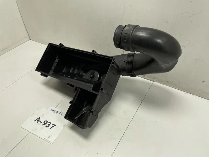 2009 2018 VOLKSWAGEN TIGUAN 2.0L LOWER AIR CLEANER COVER W/DUCT OEM+ - Image 2 of 4