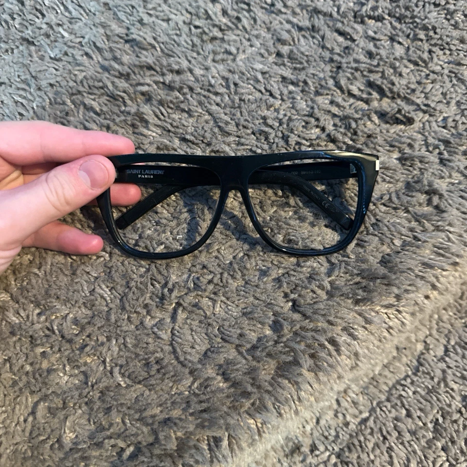 Marco negro para gafas de sol Yves Saint Laurent Foto 2 de 4