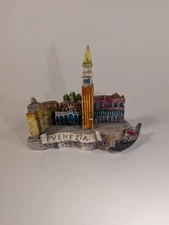 Vintage VENEZIA St. Mark's Square Souvenir Figurine Piazza San Marco Model Italy
