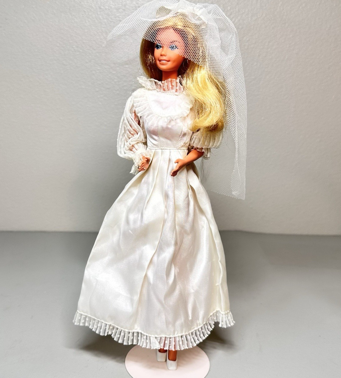 1978  Beautiful Bride Barbie  #9907 SUPERSTAR wearing GUAG Wedding Dress 7839?