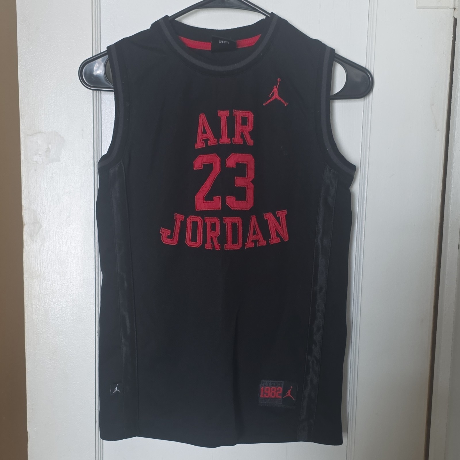 Jordan Air 23 Boys Basketball Tank Jersey Sleeveless Mesh Black Red Size M