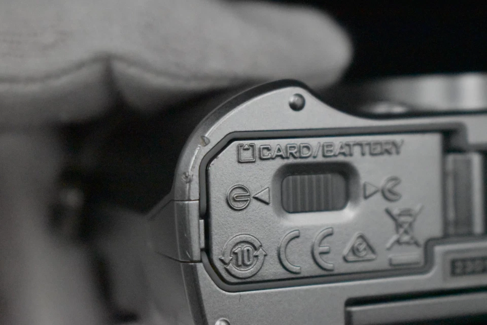 [US Duty Paid] Nikon 1 J5 DSLR Mirrorless Digital Camera with Lens Silver 8422 - Image 4 of 4