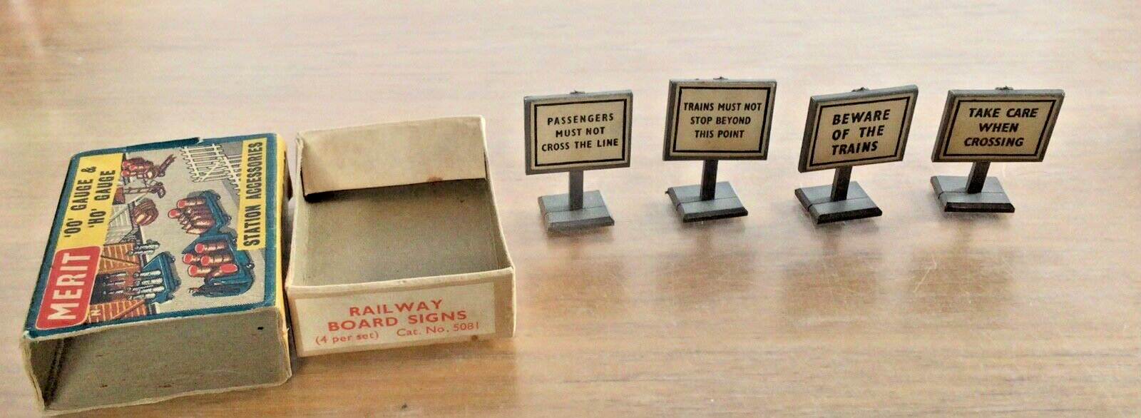 Vintage Merit OO & HO Gauge Station Accessories Set Nos. 5055, 5061