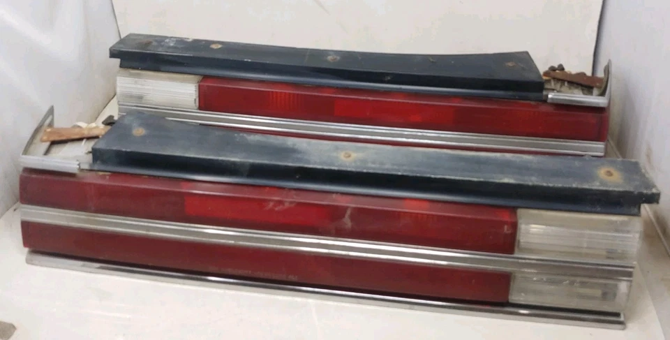 1984-1987 BUICK REGAL TAIL LIGHTS (PAIR) Oem LH & RH - Image 3 of 4
