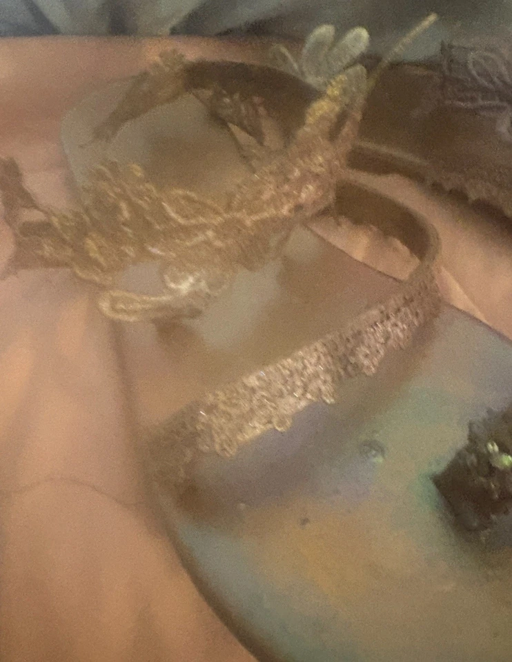 水晶和花边凉鞋手工应用细节带金色装饰 9 码 — 第 2/4 张图片