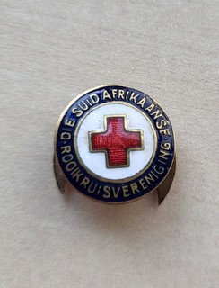 Vintage enamel South Africa Association Medical Red Cross buttonhole lapel badge