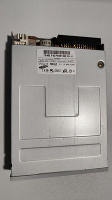 Samsung 3.5'' Zoll Diskettenlaufwerk 1.44MB Floppy Drive - Modell SFD-321B