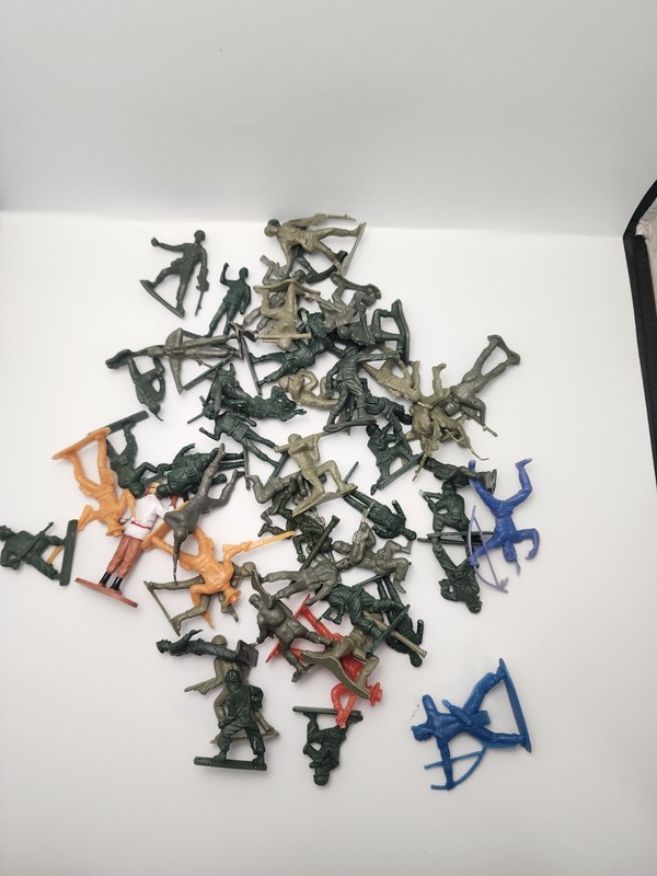 Cowboy Indian Toy Soldier Army Men Plastic Figures